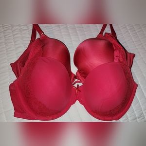 Victoria's Secret Bras. 1 T-shirt 1 Very sexy.